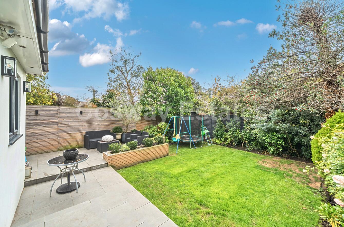 Church Close, Edgware, HA8, Edgware